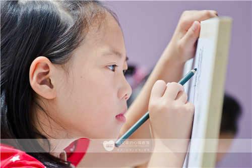 兒童美術教育促進孩子全面發展